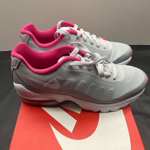 Women’s Nike Air Max Invigor- New in box- Size 6.5 - Picture 2 of 8